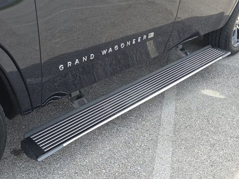 Used 2022 Jeep Grand Wagoneer Series I AWD/4WD image 10
