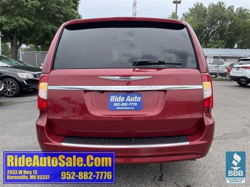Used 2013 Chrysler Town & Country Touring-L w/ Driver Convenience Group FWD image 6