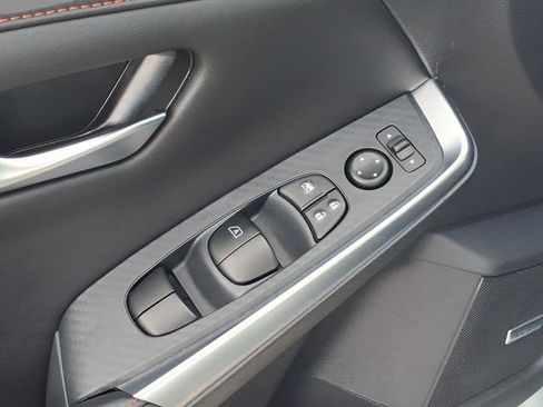 Used 2025 Nissan Sentra SR w/ SR Premium Package FWD image 17