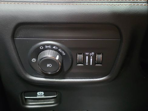 Used 2023 Jeep Grand Cherokee L Summit AWD/4WD image 49