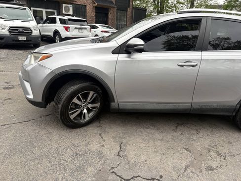 Used 2016 Toyota RAV4 XLE AWD/4WD image 4