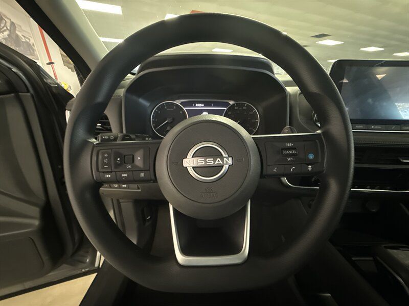 Used 2024 Nissan Rogue SV FWD image 33