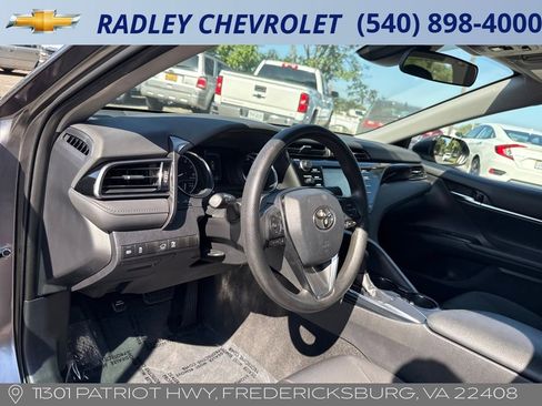 Used 2019 Toyota Camry LE image 7