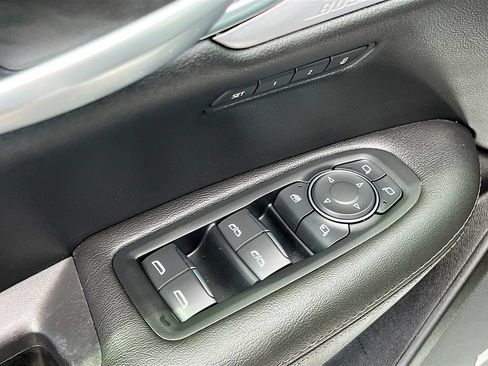 Used 2025 Cadillac XT5 Premium Luxury FWD image 18