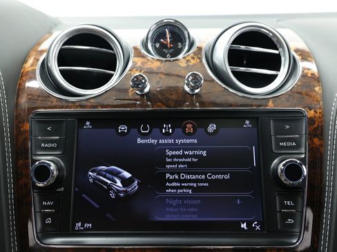 Used 2017 Bentley Bentayga AWD/4WD image 43