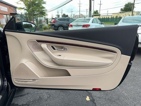 Used 2010 Volkswagen Eos Lux FWD image 22