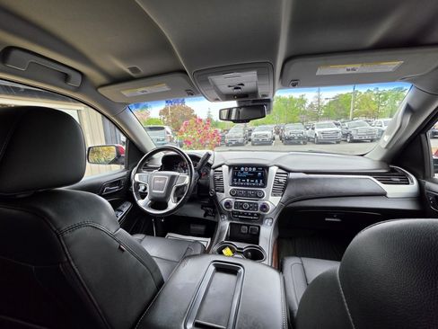 Used 2018 GMC Yukon XL SLT AWD/4WD image 9