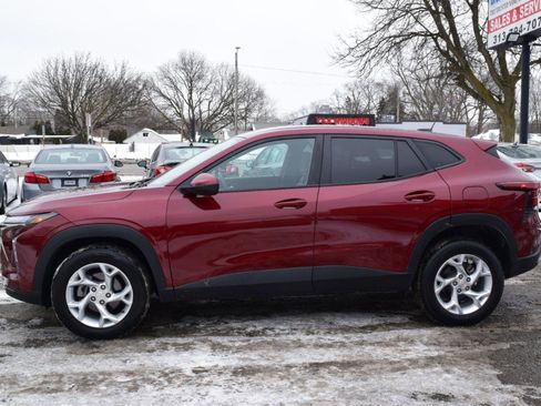 Used 2024 Chevrolet Trax LS w/ LS Convenience Package image 11