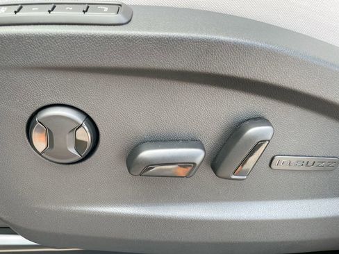 New 2025 Volkswagen ID. Buzz Pro S Plus image 39