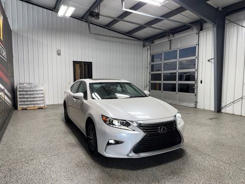 Used 2018 Lexus ES 350 w/ Luxury Package w/Wood Trim FWD image 17