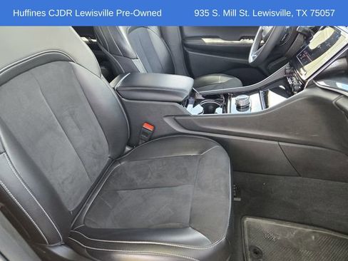 Used 2023 Jeep Grand Cherokee L Laredo image 14