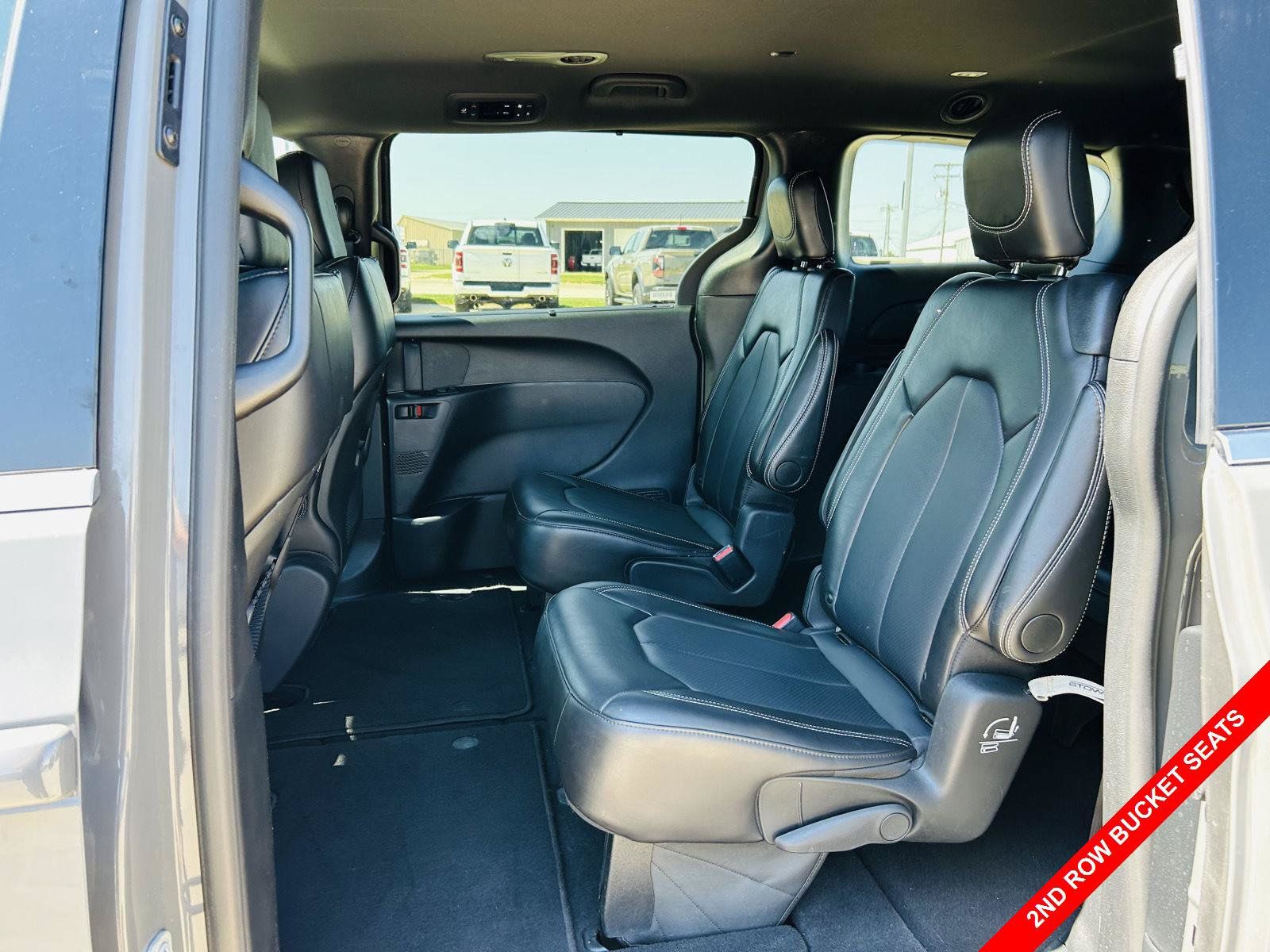 Used 2025 Chrysler Pacifica Select FWD image 26