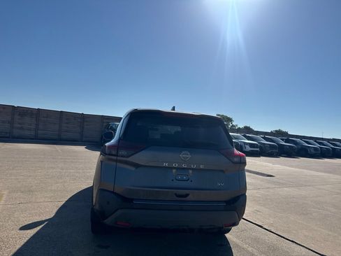 Certified 2023 Nissan Rogue SV FWD image 18