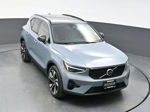 Used 2023 Volvo XC40 B5 Ultimate w/ Protection Package Premier AWD/4WD image 35