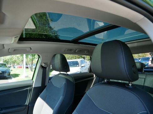 New 2025 Volkswagen Taos SE image 9