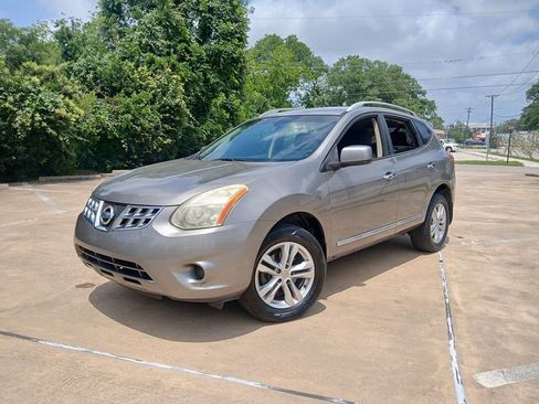 Used 2012 Nissan Rogue SV FWD image 2
