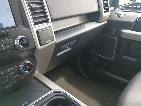 Used 2020 Ford F150 Lariat w/ Equipment Group 502A Luxury AWD/4WD image 30