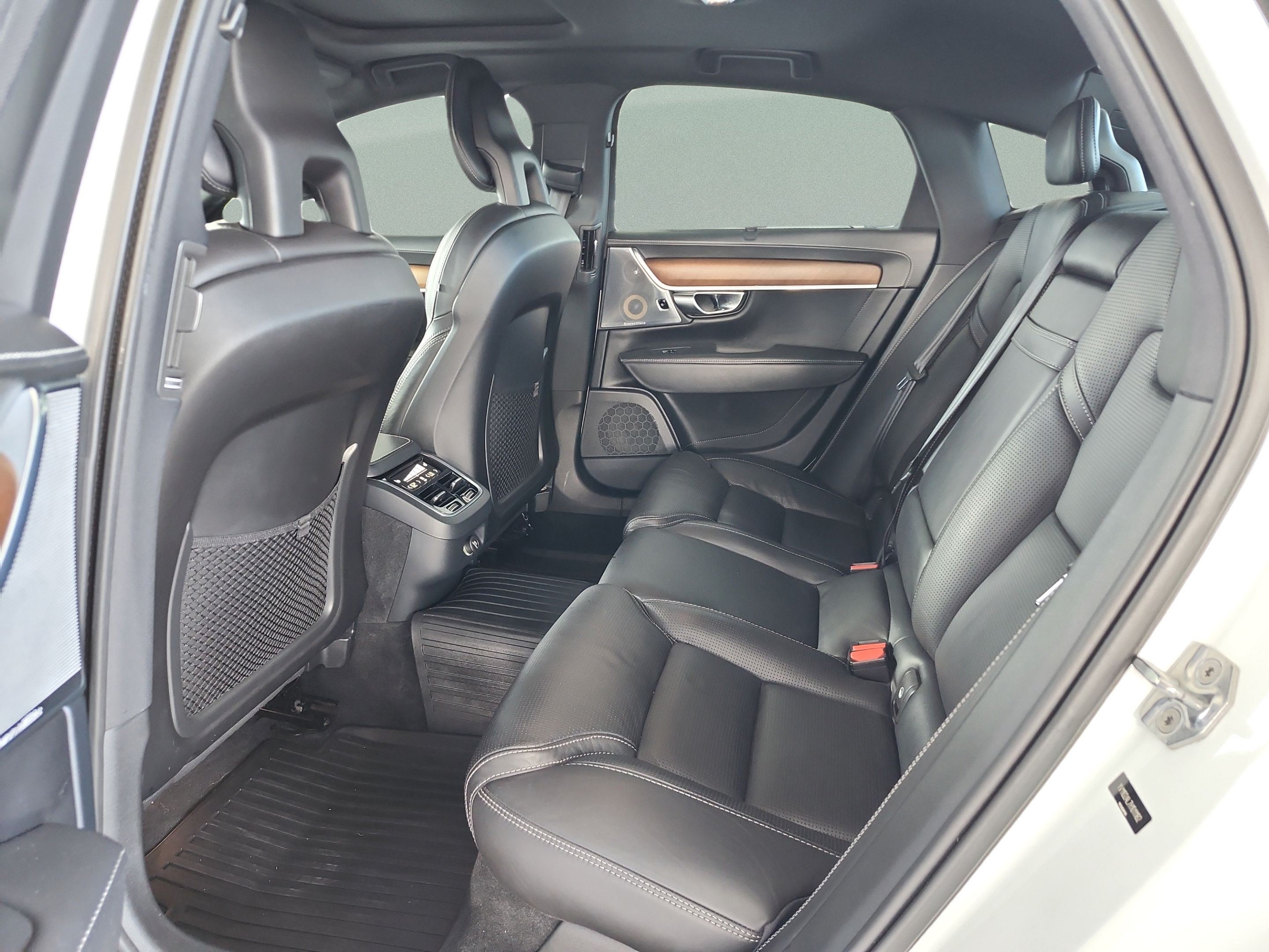 Used 2017 Volvo S90 T5 Inscription w/ Vision Package FWD image 18