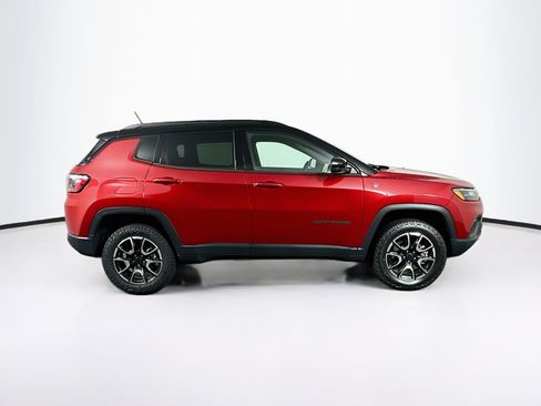 Used 2025 Jeep Compass Trailhawk AWD/4WD image 10