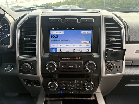 Used 2019 Ford F250 Lariat w/ Lariat Ultimate Package AWD/4WD image 26