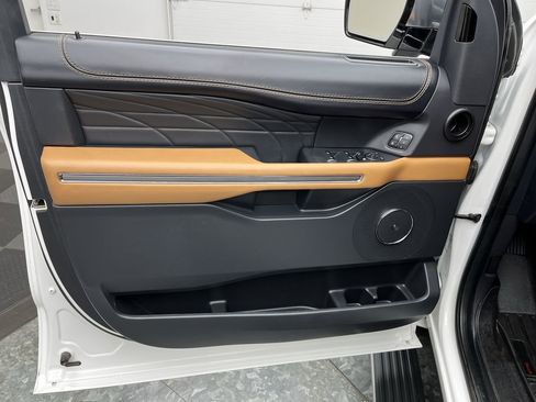 Certified 2022 Ford Expedition Max Platinum AWD/4WD image 9