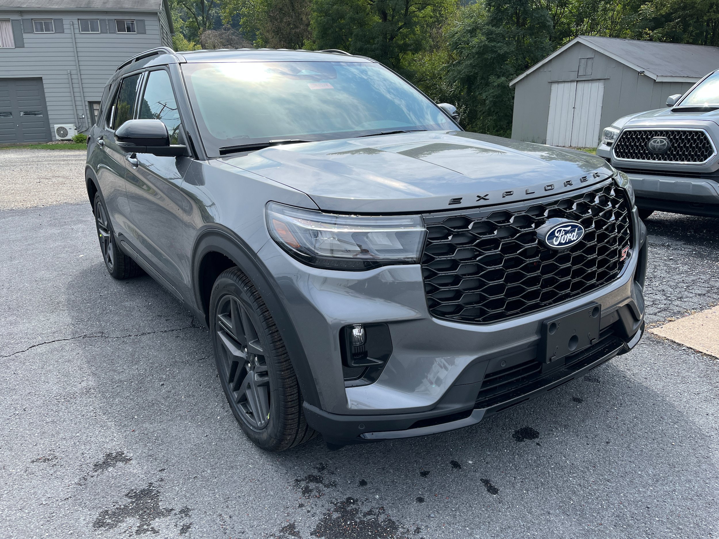 New 2027 Ford Explorer ST AWD/4WD image 4