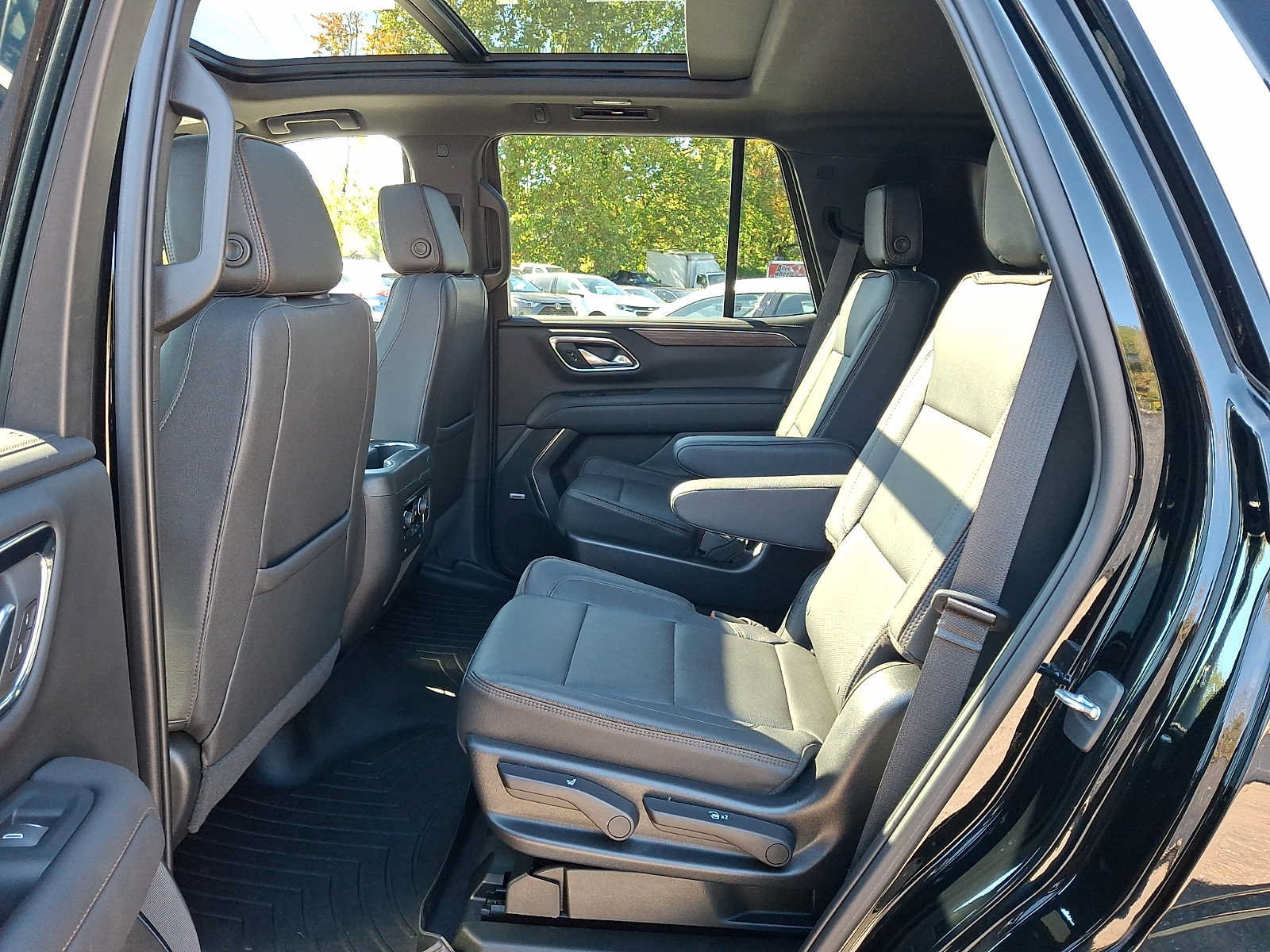 Used 2022 Chevrolet Tahoe High Country AWD/4WD image 11