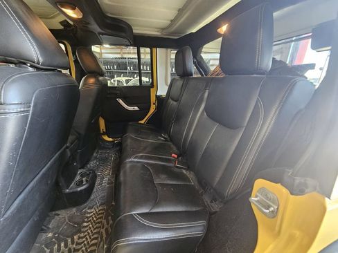 Used 2015 Jeep Wrangler Unlimited Rubicon AWD/4WD image 12