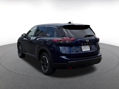 Used 2025 Nissan Rogue SV AWD/4WD image 10
