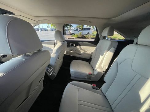 Certified 2022 Kia Sorento SX FWD image 6