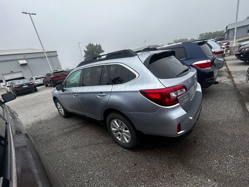 Used 2017 Subaru Outback 2.5i Premium AWD/4WD image 9