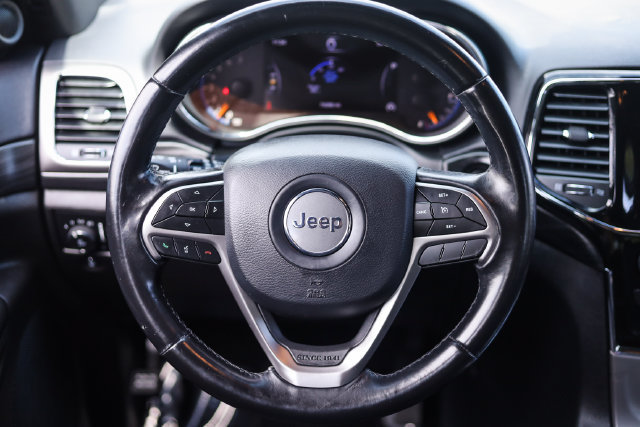 Used 2020 Jeep Grand Cherokee Laredo AWD/4WD image 27