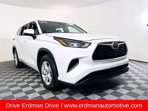 Used 2023 Toyota Highlander L image 1