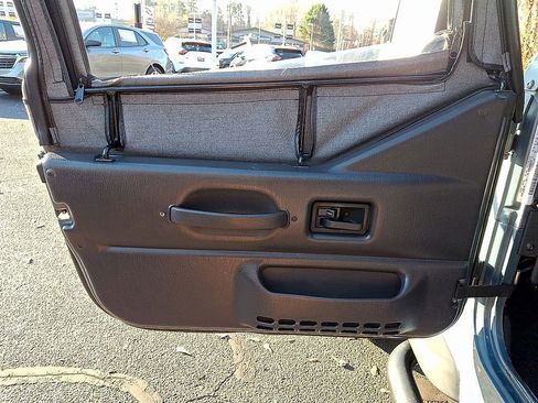 Used 1999 Jeep Wrangler SE image 12