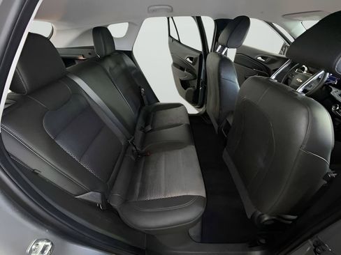 Used 2025 Chevrolet Trax LT FWD image 35