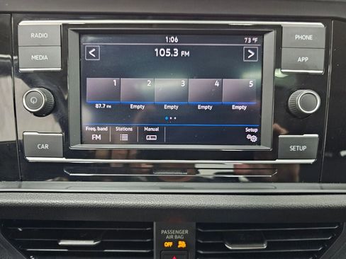 Used 2019 Volkswagen Jetta SE w/ Cold Weather Package FWD image 19