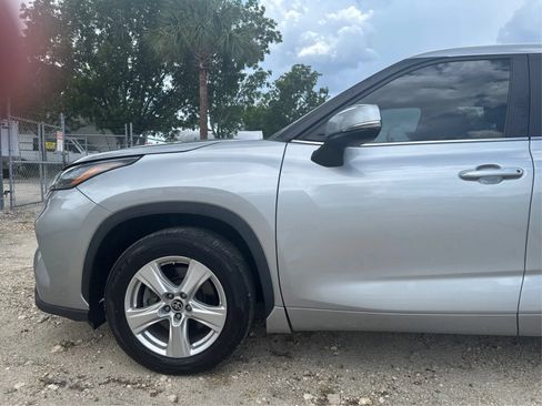 Used 2024 Toyota Highlander LE FWD image 25