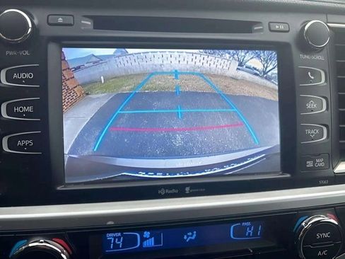 Used 2014 Toyota Highlander XLE image 14