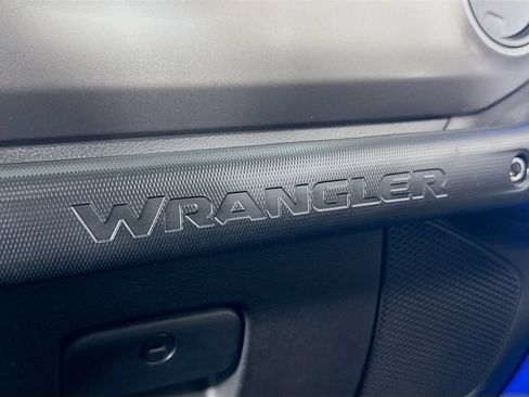 Used 2023 Jeep Wrangler Unlimited AWD/4WD image 21