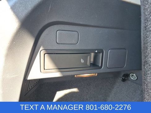 Used 2021 Volkswagen Tiguan SE w/ Panoramic Sunroof Package AWD/4WD image 17