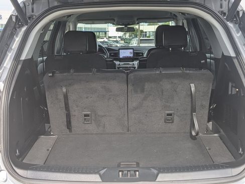 Used 2023 Ford Explorer XLT w/ Equipment Group 202A AWD/4WD image 19