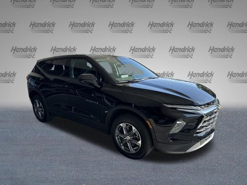 Used 2025 Chevrolet Blazer LT image 2