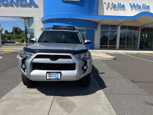 Used 2016 Toyota 4Runner SR5 AWD/4WD image 14