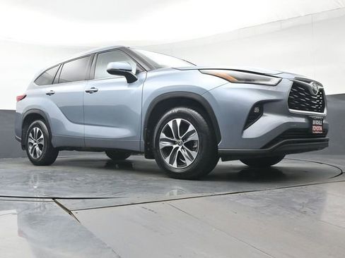 Certified 2022 Toyota Highlander XLE image 39