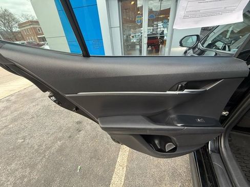 Used 2018 Toyota Camry SE w/ Moonroof Package image 15