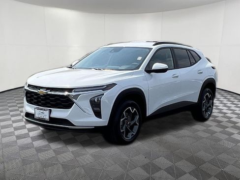 Used 2026 Chevrolet Trax LT w/ Driver Confidence Package FWD image 3