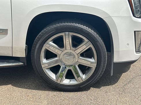 Used 2020 Cadillac Escalade ESV Luxury AWD/4WD image 15