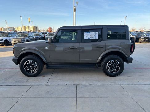 New 2025 Ford Bronco Outer Banks image 2