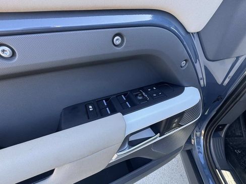 Used 2023 Land Rover Defender 110 SE image 16