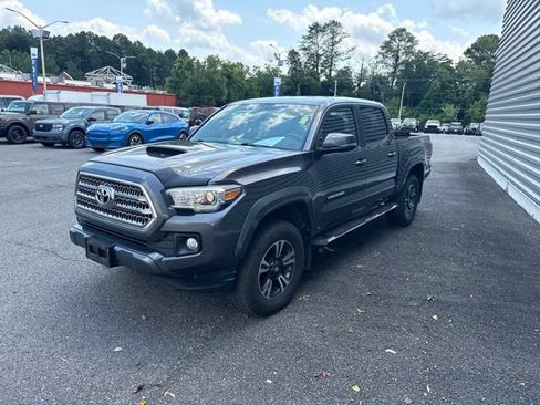 Used 2017 Toyota Tacoma TRD Sport w/ Tow Package (A/T) AWD/4WD image 1